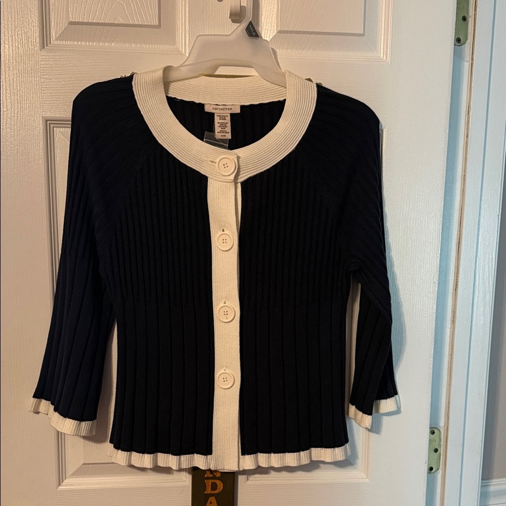 Covington women’s pleated button front swing sweater; size: XL